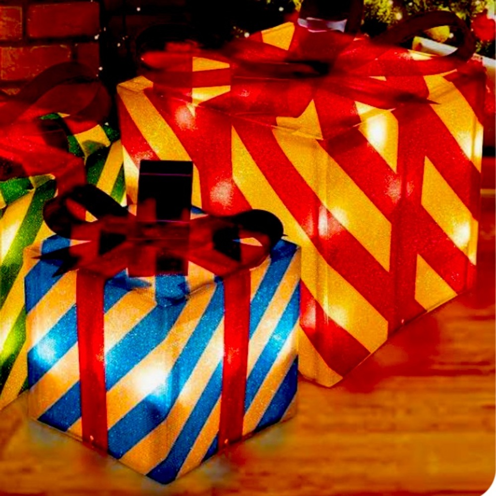 Christmas Fun Box 👑♥️ - Picture 2 of 2